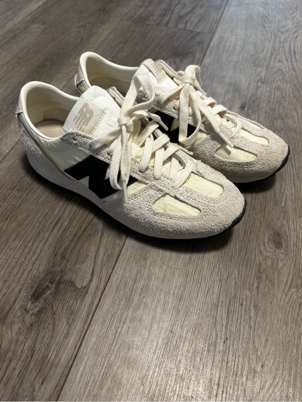New Balance 471 women’s sneakers
